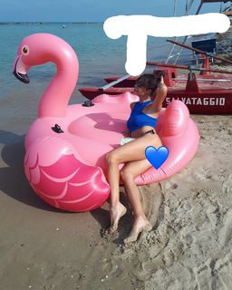 Alessia Fabiani feet photo thumbnail