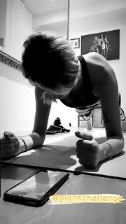 Alessia Fabiani feet photo thumbnail