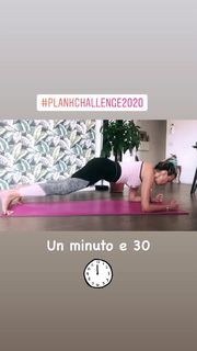 Alessia Fabiani feet photo thumbnail