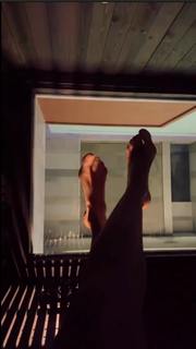 Alessia Fabiani feet photo thumbnail
