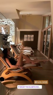 Alessia Fabiani feet photo thumbnail