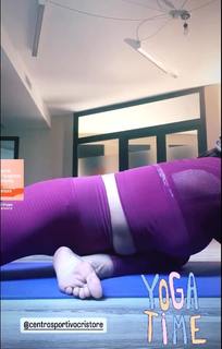 Alessia Fabiani feet photo thumbnail