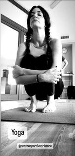 Alessia Fabiani feet photo thumbnail