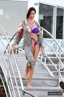 Alessia Fabiani feet photo thumbnail