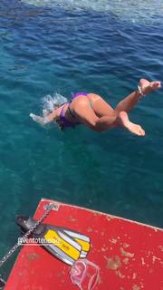 Alessia Fabiani feet photo thumbnail