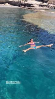 Alessia Fabiani feet photo thumbnail