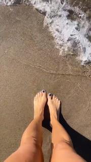 Alessia Fabiani feet photo thumbnail