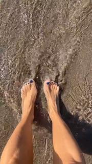 Alessia Fabiani feet photo thumbnail