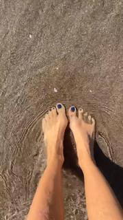 Alessia Fabiani feet photo thumbnail