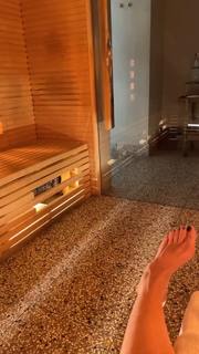 Alessia Fabiani feet photo thumbnail