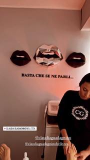 Alessia Fabiani feet photo thumbnail