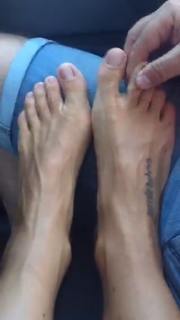 Alessia Fabiani feet photo thumbnail