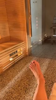 Alessia Fabiani feet photo thumbnail