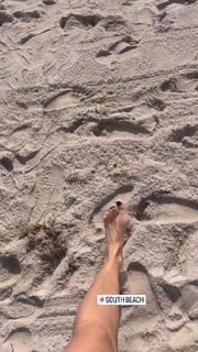 Alessia Fabiani feet photo thumbnail