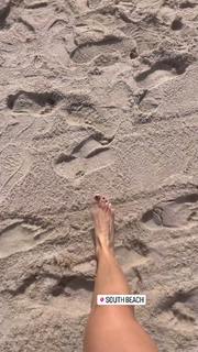 Alessia Fabiani feet photo thumbnail