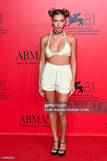 Alessia Lanza feet photo thumbnail