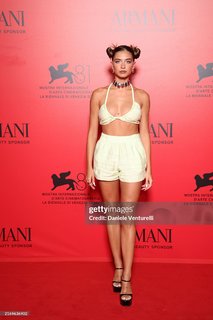 Alessia Lanza feet photo thumbnail