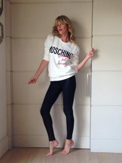 Alessia Marcuzzi feet photo thumbnail
