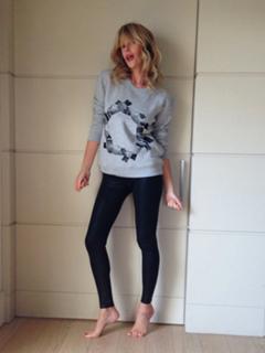 Alessia Marcuzzi feet photo thumbnail