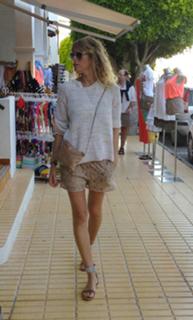 Alessia Marcuzzi feet photo thumbnail