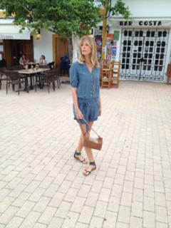 Alessia Marcuzzi feet photo thumbnail