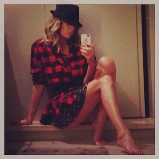 Alessia Marcuzzi feet photo thumbnail