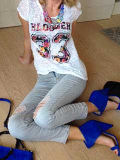 Alessia Marcuzzi feet photo thumbnail