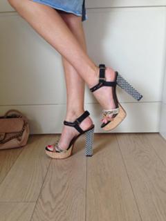 Alessia Marcuzzi feet photo thumbnail