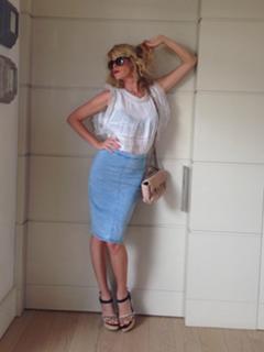 Alessia Marcuzzi feet photo thumbnail