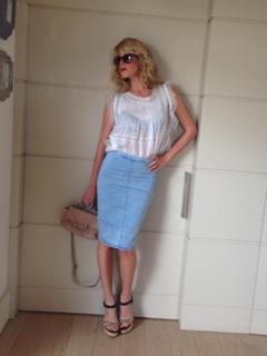 Alessia Marcuzzi feet photo thumbnail