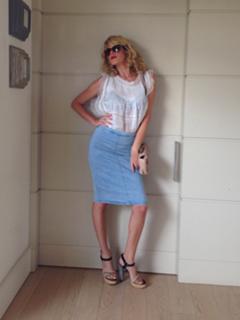 Alessia Marcuzzi feet photo thumbnail