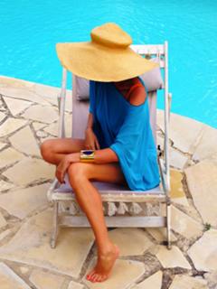Alessia Marcuzzi feet photo thumbnail