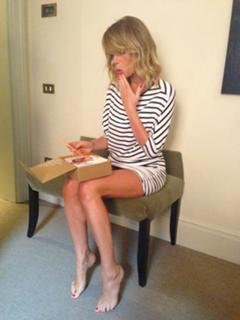 Alessia Marcuzzi feet photo thumbnail