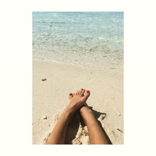 Alessia Marcuzzi feet photo thumbnail