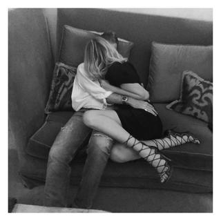 Alessia Marcuzzi feet photo thumbnail