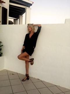 Alessia Marcuzzi feet photo thumbnail