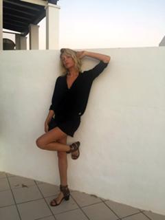 Alessia Marcuzzi feet photo thumbnail