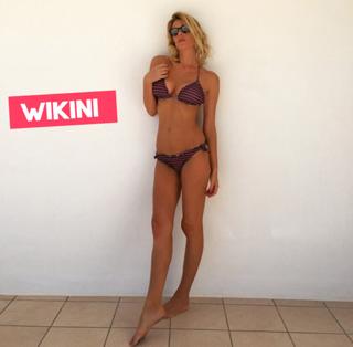 Alessia Marcuzzi feet photo thumbnail