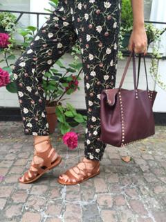 Alessia Marcuzzi feet photo thumbnail