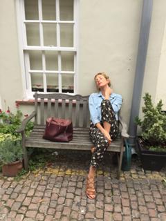 Alessia Marcuzzi feet photo thumbnail