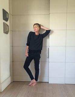 Alessia Marcuzzi feet photo thumbnail