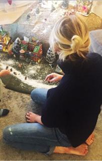 Alessia Marcuzzi feet photo thumbnail