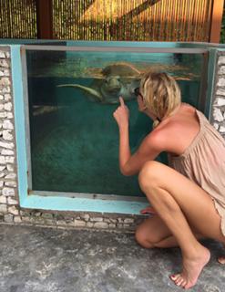 Alessia Marcuzzi feet photo thumbnail