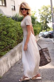 Alessia Marcuzzi feet photo thumbnail