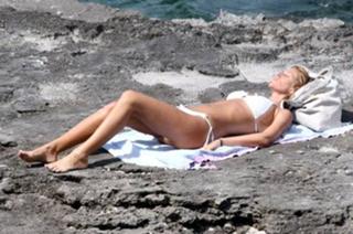 Alessia Marcuzzi feet photo thumbnail
