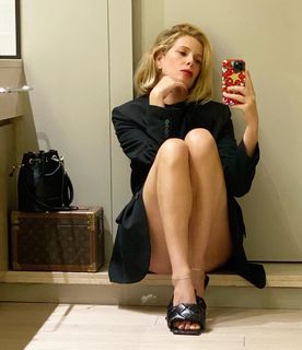 Alessia Marcuzzi feet photo thumbnail