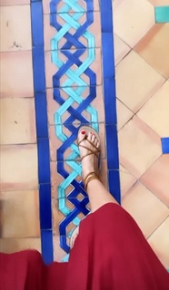 Alessia Marcuzzi feet photo thumbnail