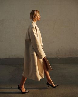 Alessia Marcuzzi feet photo thumbnail