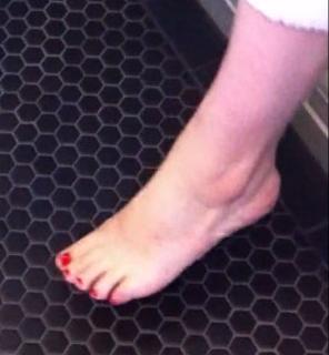 Alex Borstein feet photo 3