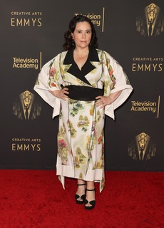 Alex Borstein feet photo 3
